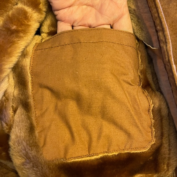 Beautiful Vintage Leather coat.  In great Condition. - Picture 9 of 12